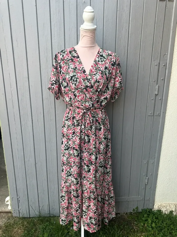 Robe longue manches courtes légère été décolleté fleuri colorée L/40