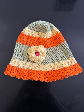 Petit chapeau au crochet fait main 3 ans