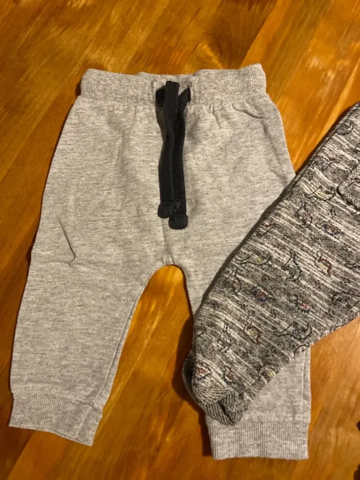 Lot pantalons 6mois - photo numéro 4
