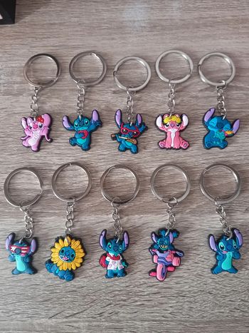 Lot de 10 porte clefs stitch/angel neufs ( lot 2 )