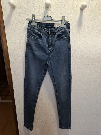 Joli jean femme super skinny fit Esmara 36 très bon état