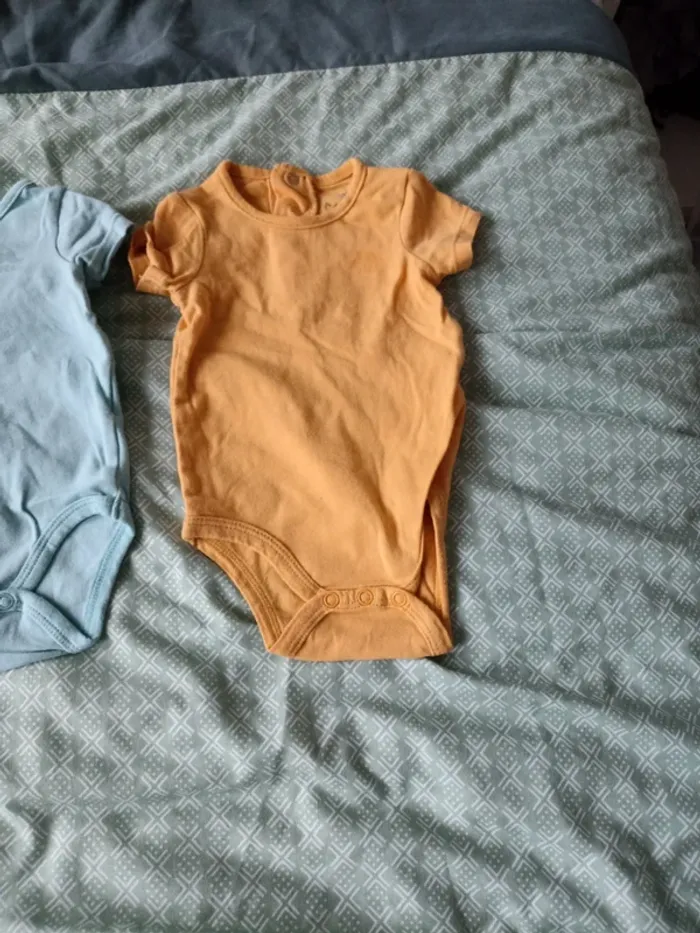 Lot 3 body manche courte 1 mois - photo numéro 6