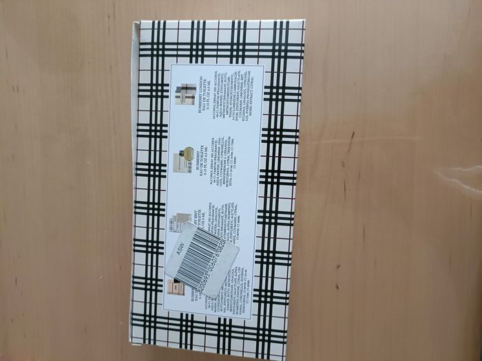 COFFRET BURBERRY DE 4 MINIATURES TROIS DE 4,5ML ET UNE DE 5ML - photo numéro 2