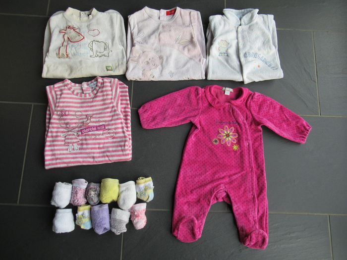 Lot de 77 vêtements fille 3 mois + chaussettes - photo numéro 3