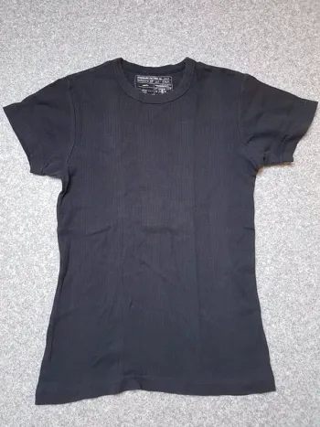 New look t-shirt noir taille L mais taille petit 
Très bon état