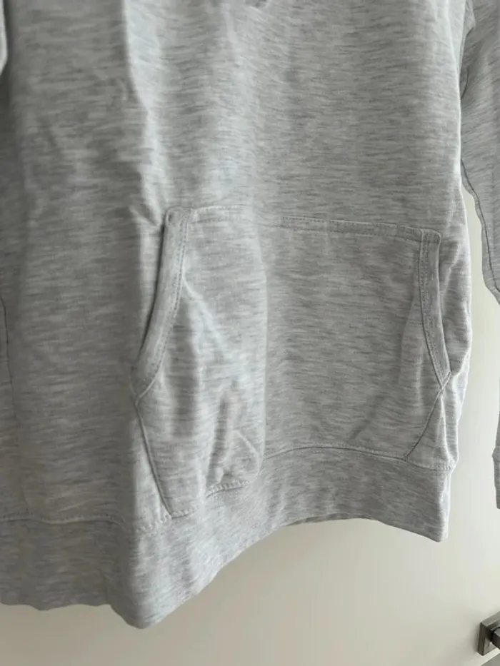Sweat à capuche gris clair basique – très bon état, taille M - photo numéro 2