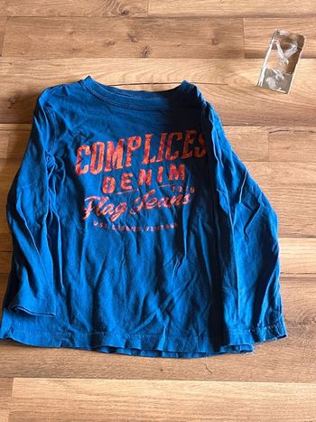 Je vend un haut manches longues garçon enfant 6 ans bon état