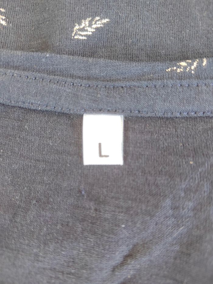 T-shirt Bleu Marine Femme à feuilles blanches – Taille 40 / L – Très bon état - photo numéro 5