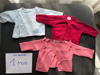 Lot gilets fille taille 1 mois