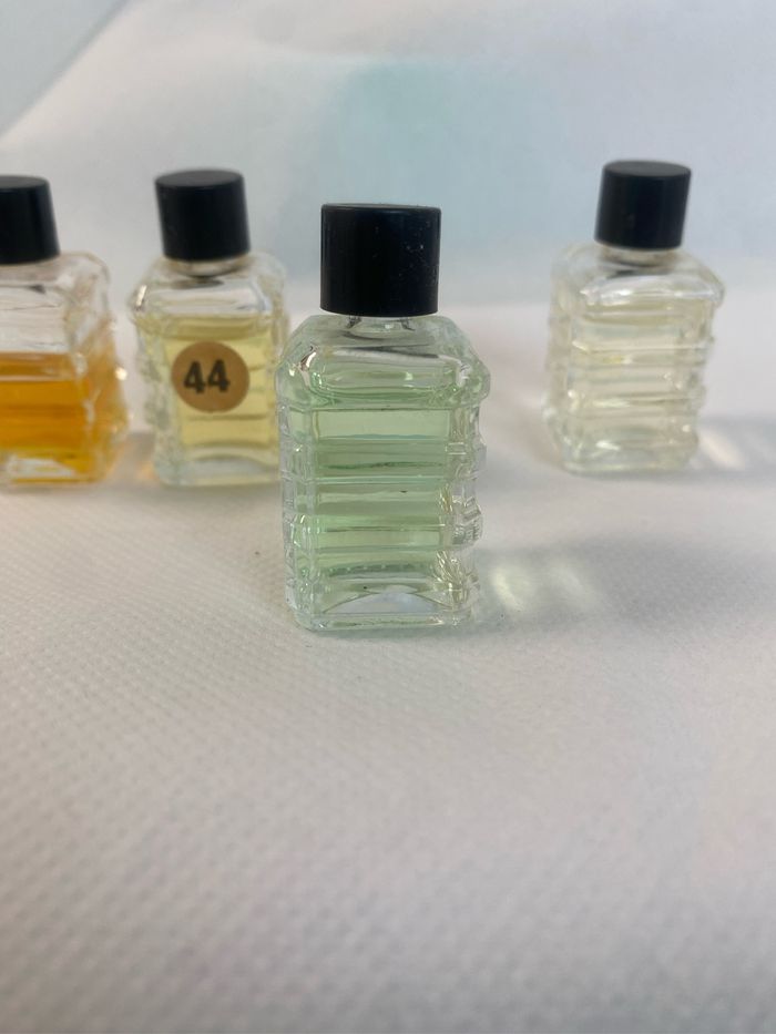 Lot miniature parfum - photo numéro 4