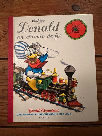Livre album cartonné ancien Donald en chemin de fer train Walt Disney gentil coquelicot Hachette