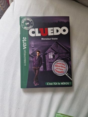 Livre Cluedo Monsieur Violet La bibliothèque verte