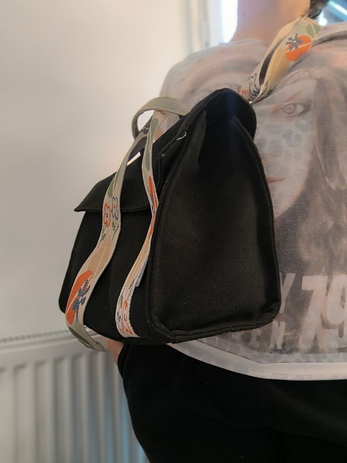 sac à main noir avec plusieurs compartiments - photo numéro 7