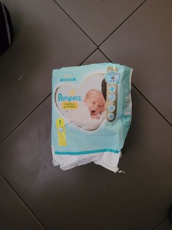 Paquet ouvert de 12 couches pampers 2/5 kg