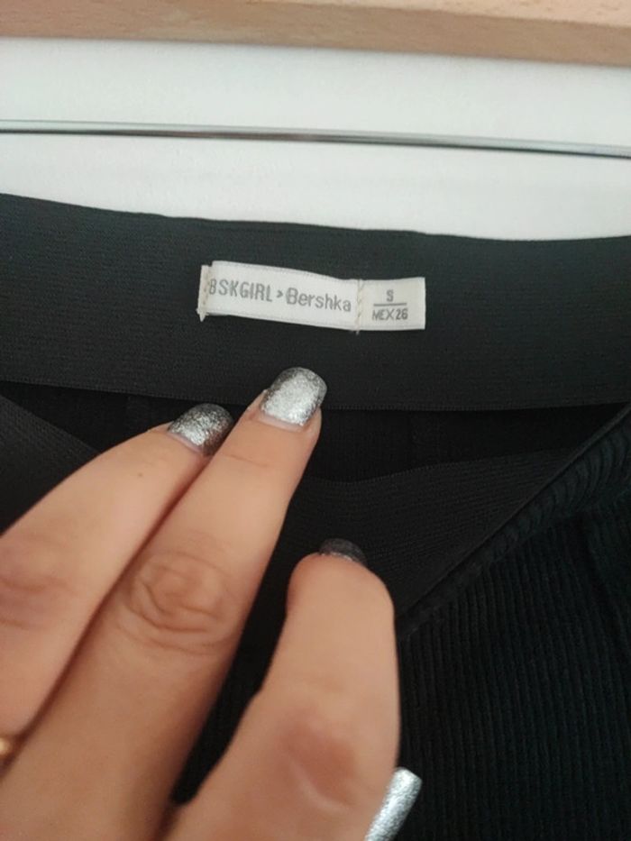 Petite jupe noir - photo numéro 2