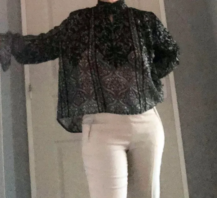 Adorable blouse, chemise, haute noire fleurie - photo numéro 6