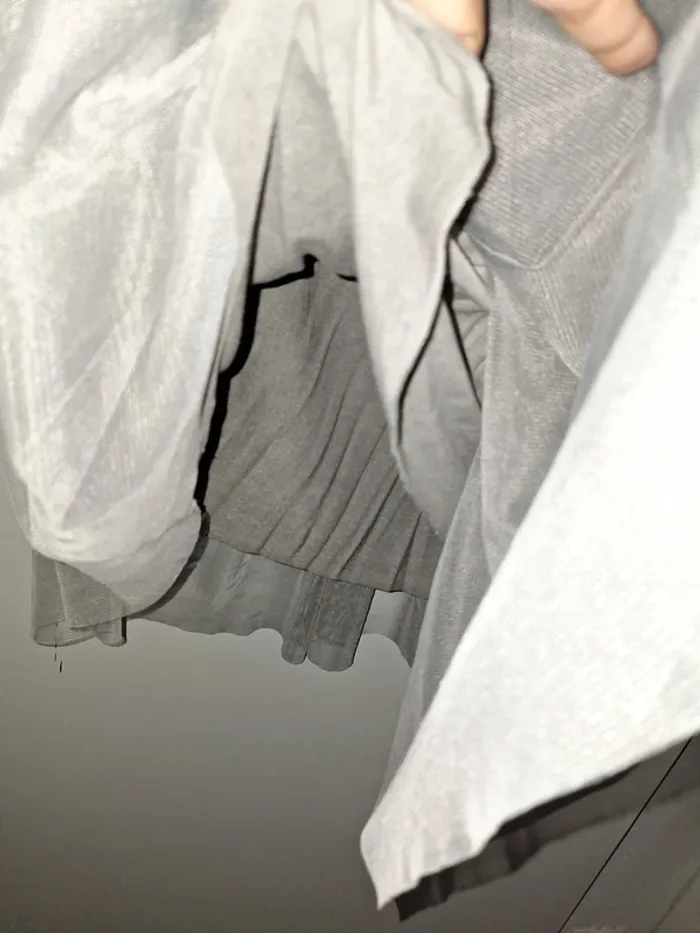 Très belle jupe avec jupon gris - photo numéro 3