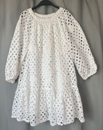 Robe Zara taille 9 ans excellent état , peu aussi servie pour cérémonie
