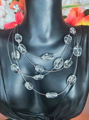 Collier avec ses pierres transparente, ikita, acier inoxydable