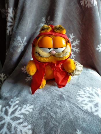 Peluche Garfield petit chaperon