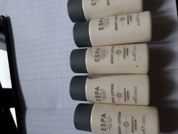 Espace bobby lotion lait corps  hydratant  nourrit et adoucit  5×40ml  =200ml bergamot et jasmin