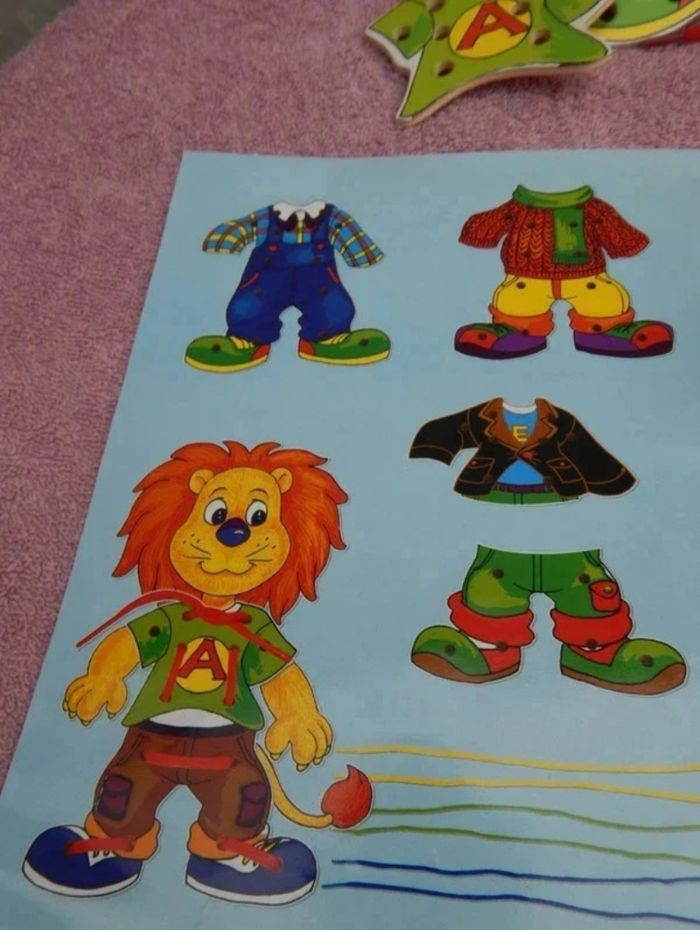 Personnage en bois à habiller avec lacets à enfiler.  Jeu de laçage. montessori. neuf. - photo numéro 3