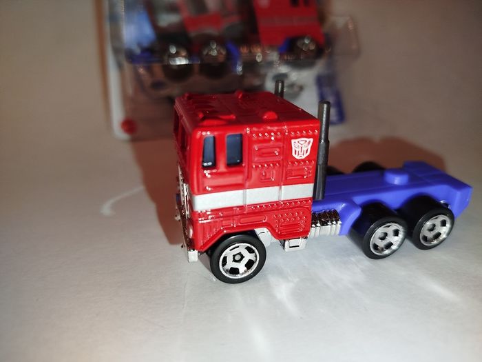 Hot Wheels Optimus Prime Transformers 2025 - photo numéro 3