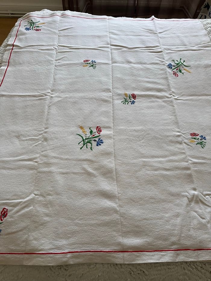 Nappe lin brodé main - photo numéro 4