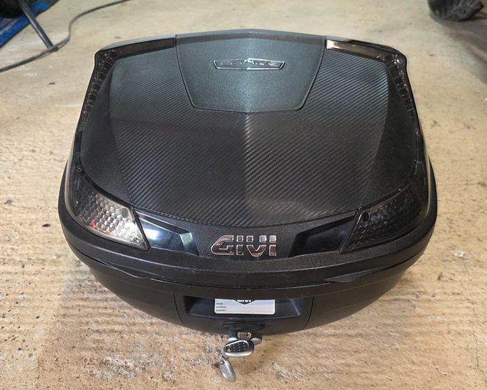 Top case Givi blade 47L