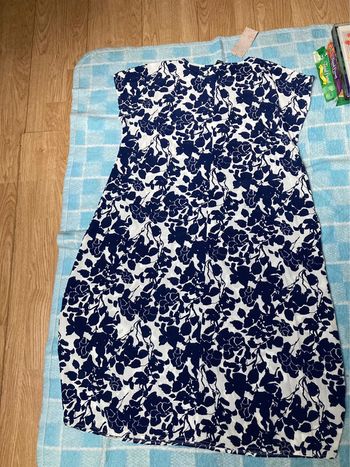 Robe neuve taille L de chez Emery rose.