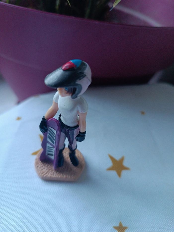 Figurine figura personnage snowboard violet purple skate Angela 2001 weetos poupée doll céréales - photo numéro 2