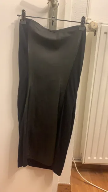 Robe sans bretelle moulante.