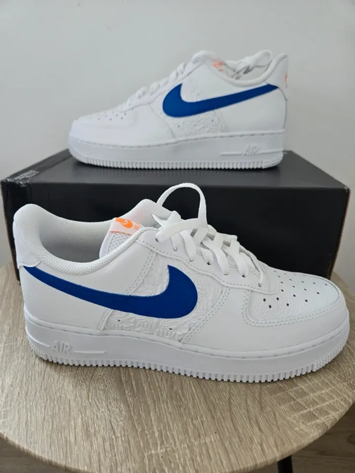 Nike air force 1 taille 38,5 neuves blanc bleu édition basket ball - photo numéro 3