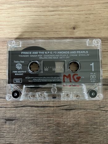 Cassette audio sans jaquette-Prince and the NPG-D.Amonds and pearls