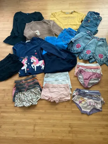 5 ans - Lot de 27 pièces de vêtements sans gros défauts majeurs et de bonne qualité