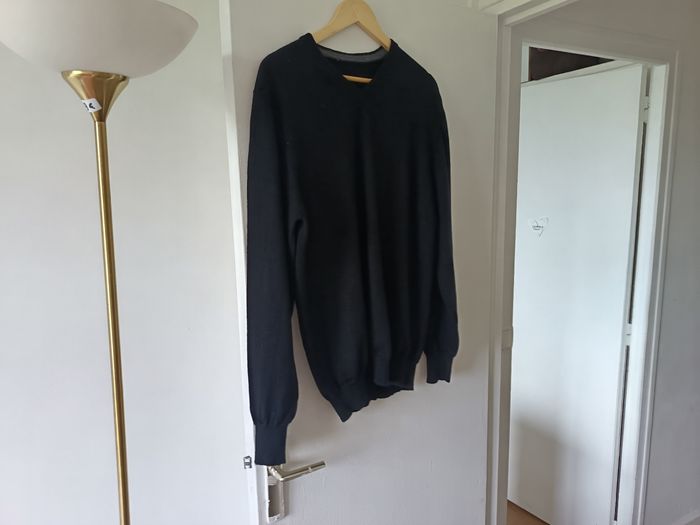 Pull noir en laine - photo numéro 2