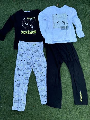 Quatre Pièces pyjama Pokémon.
