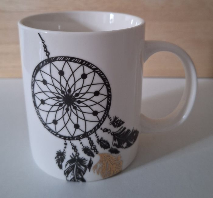 Lot d'une tasse et de 3 mugs différents - photo numéro 2