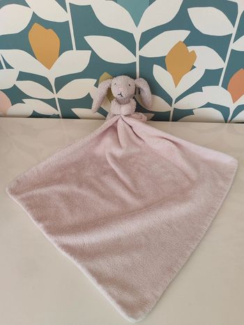 Doudou lapin couverture mouchoirs jellycat