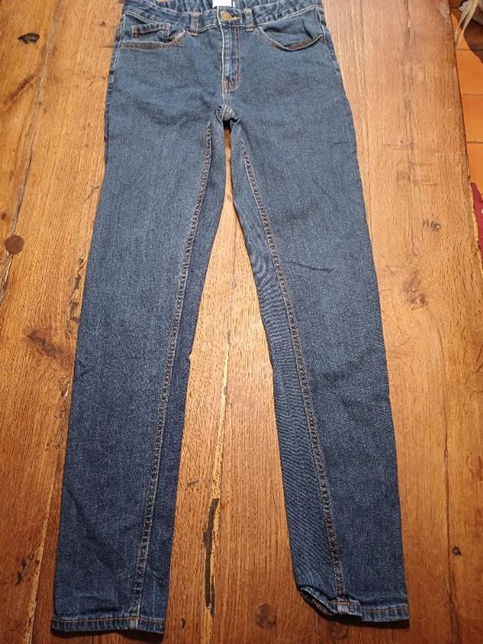 Jean slim plutôt droit