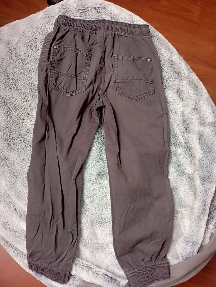 Pantalon gris 6 ans 2€ - photo numéro 3