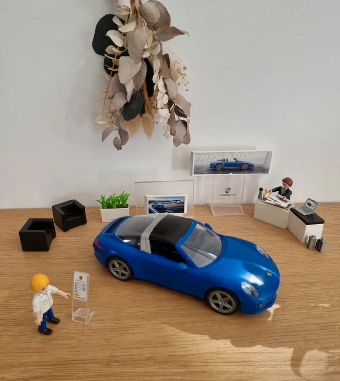 Porsche 911 Targa 4S
Playmobil 
Excellent état 
Fonctionne parfaitement 
Prévoir 3 piles LR03
