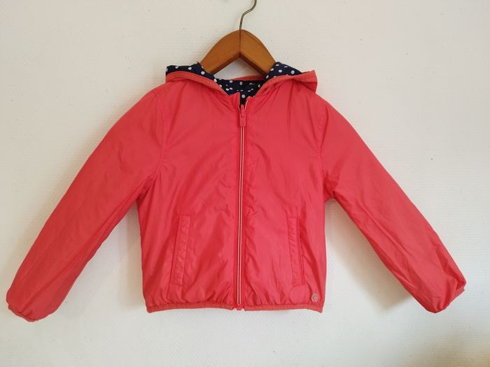Blouson type coupe vent Okaïdi réversible bleu marine a pois/corail uni Taille 4 ans - photo numéro 5