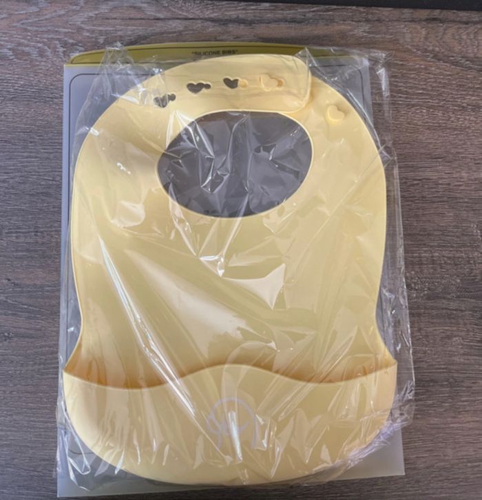 Bavoir silicone neuf jaune
