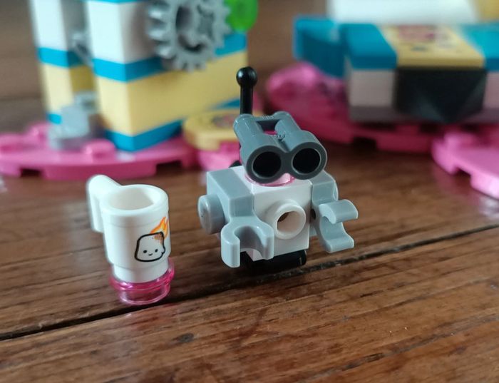 Lego friends 41329 la chambre labo d'olivia - photo numéro 3