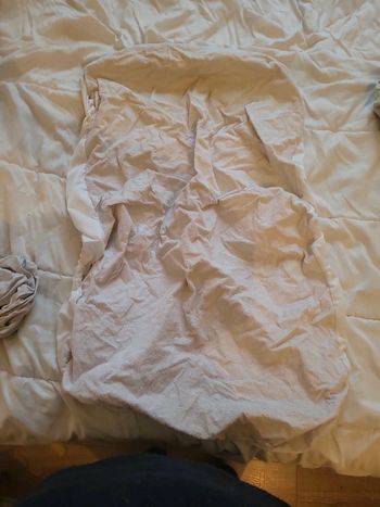 Alese pour lit barreau en bon état plastifié