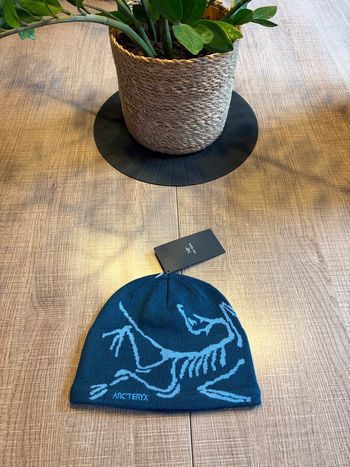 Arc’teryx bonnet bird head