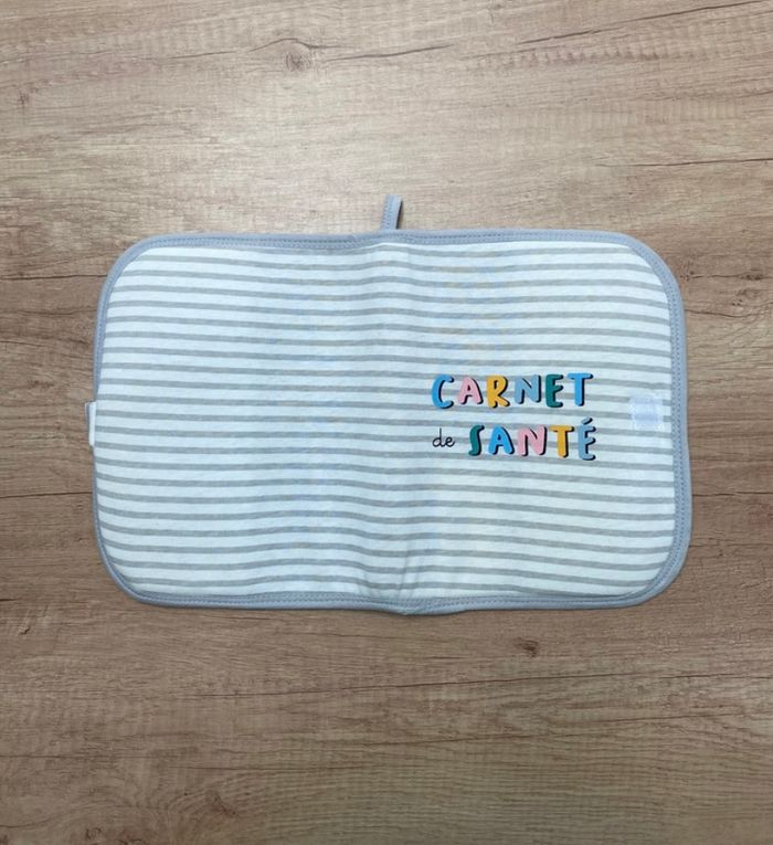 Protège carnet de santé - photo numéro 3