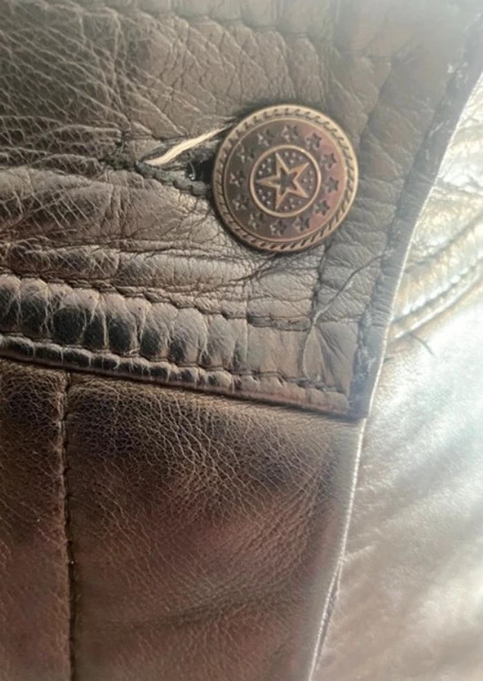 Short en cuir reflet doré - photo numéro 5