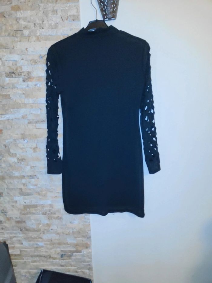 Robe noire manches ajourées - photo numéro 4